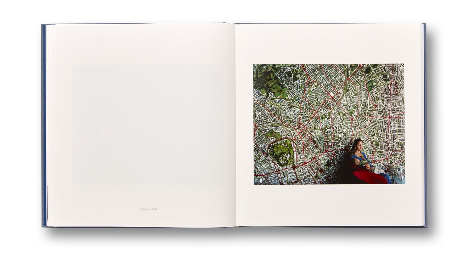 Hannah Starkey – Photographs 1997 – 2017 – www.photobookstore.nl