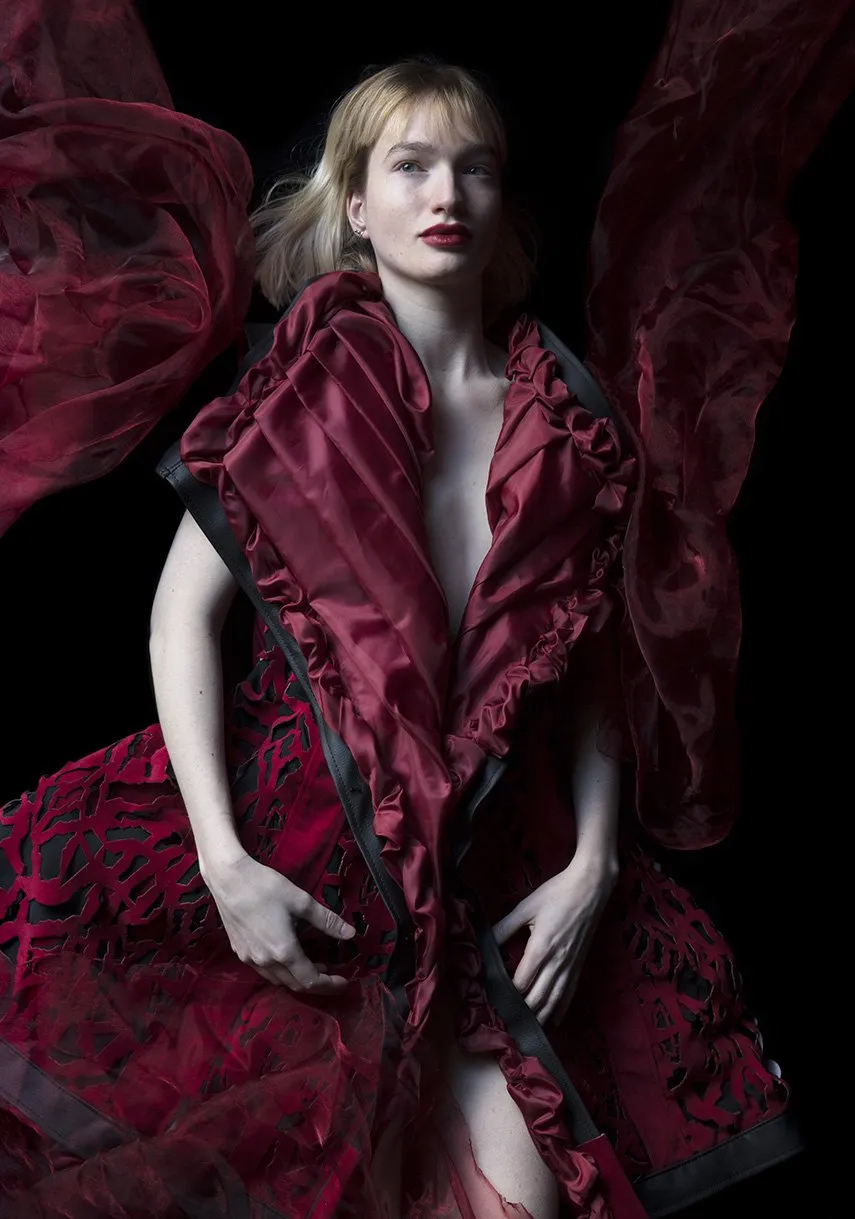 Carla van de Puttelaar – Artfully Dressed: Women in the Art – www