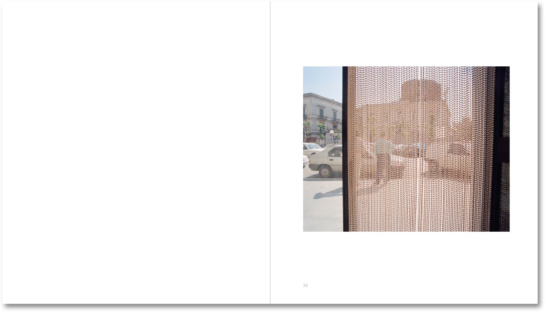 洋書 Luigi Ghirri: Puglia Tra albe e tramonti Puglia. Tra albe e tramonti: Luigi Ghirri: 9781913620356: Amazon